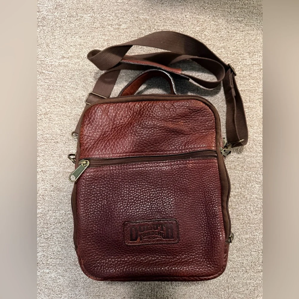 Duluth Trading Co Lifetime Leather travel bag, vintage EUC, collectible